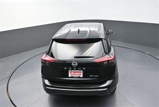 Photo of 2024 Super Black Nissan Rogue