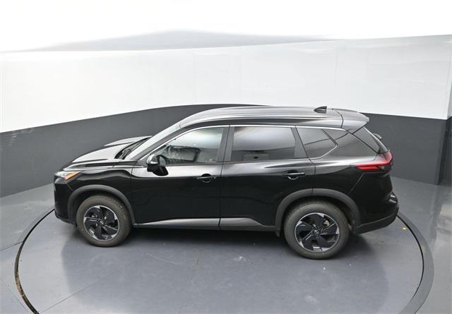 Photo of 2024 Super Black Nissan Rogue