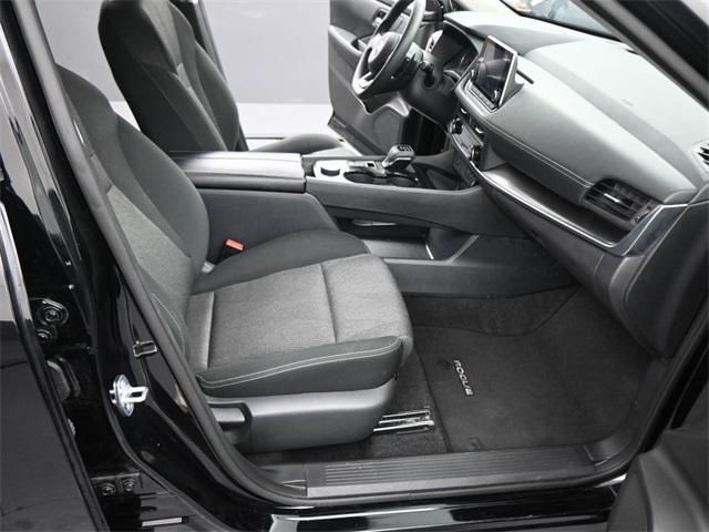 Photo of 2024 Super Black Nissan Rogue
