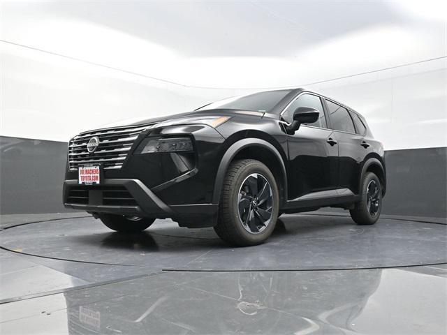Photo of 2024 Super Black Nissan Rogue