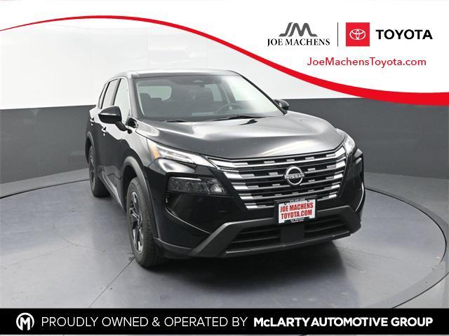 Photo of 2024 Super Black Nissan Rogue