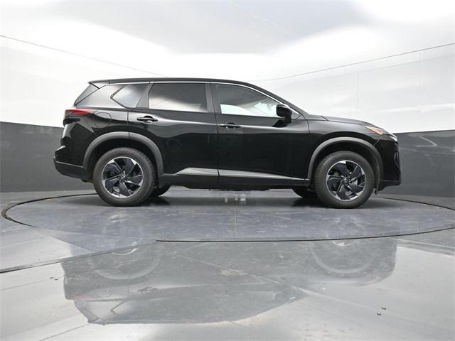 Photo of 2024 Super Black Nissan Rogue