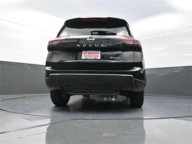 Photo of 2024 Super Black Nissan Rogue