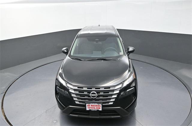 Photo of 2024 Super Black Nissan Rogue