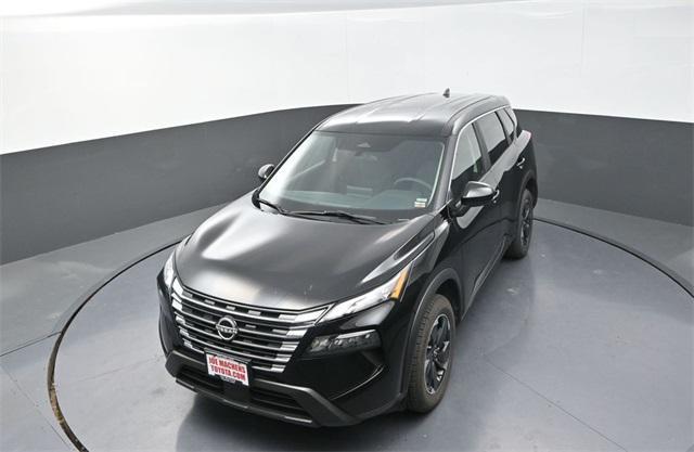 Photo of 2024 Super Black Nissan Rogue