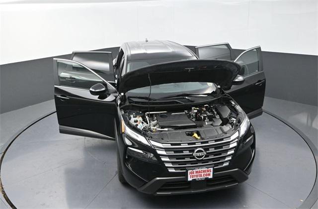 Photo of 2024 Super Black Nissan Rogue
