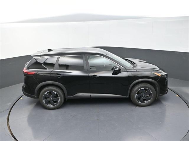 Photo of 2024 Super Black Nissan Rogue