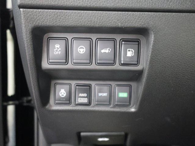 Photo of 2018 Magnetic Black Nissan Rogue