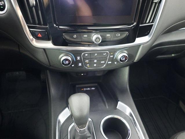 Photo of 2022 Summit White Chevrolet Traverse