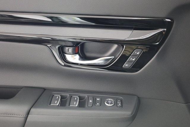 Photo of 2026 Platinum White Pearl Honda CR-V