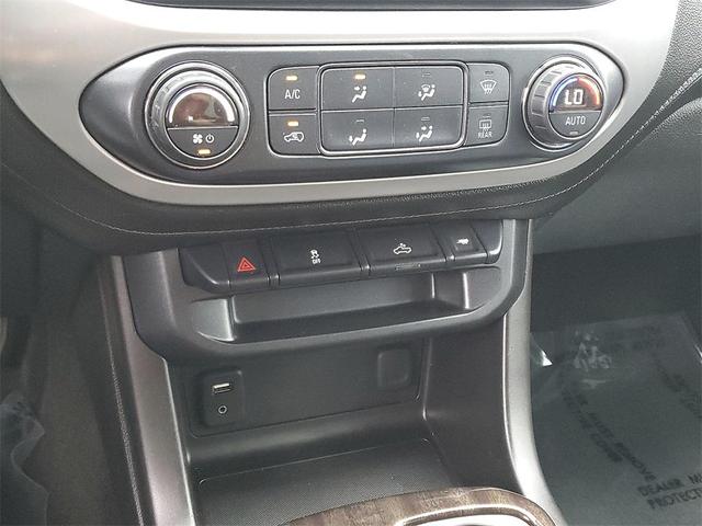 Photo of 2016 Summit White GMC Canyon
