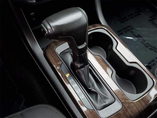 Photo of 2016 Summit White GMC Canyon