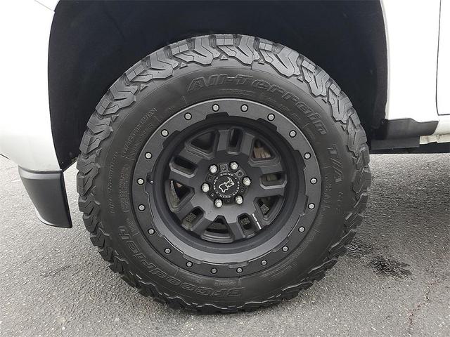 Photo of 2016 Summit White GMC Canyon