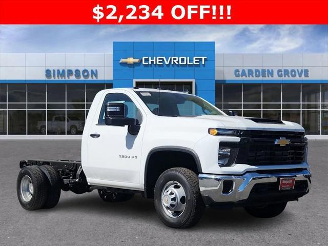 Photo of 2025 Summit White Chevrolet Silverado 3500