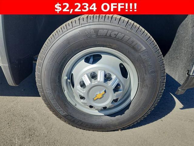 Photo of 2025 Summit White Chevrolet Silverado 3500