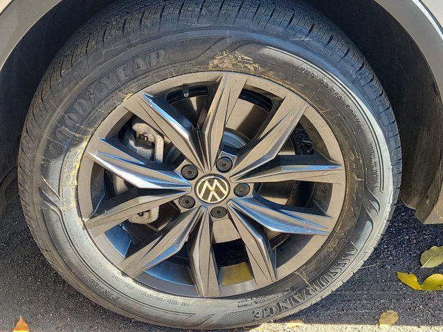 Photo of 2024 Pyrite Silver Metallic Volkswagen Tiguan