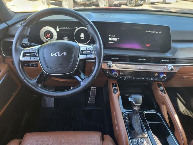 Photo of 2023 Ebony Black Kia Telluride