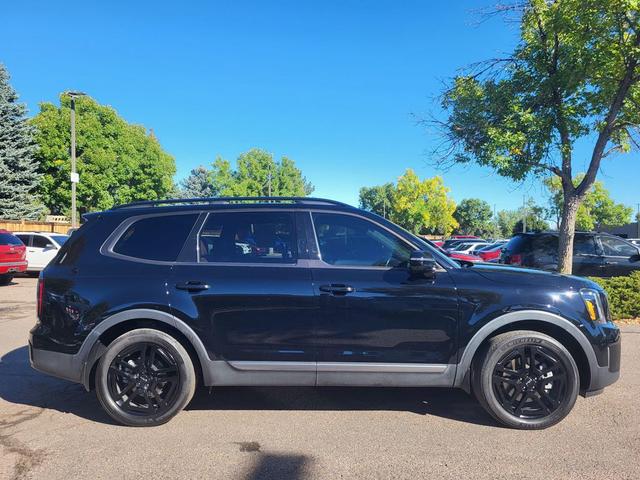 Photo of 2023 Ebony Black Kia Telluride