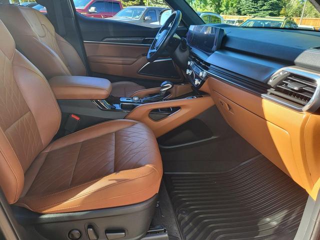 Photo of 2023 Ebony Black Kia Telluride
