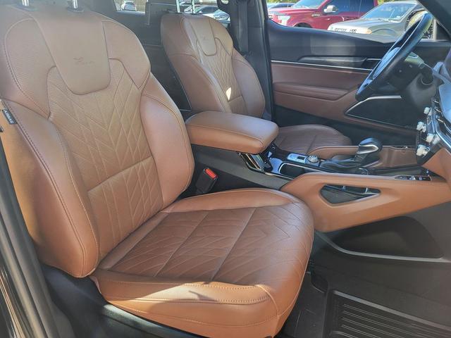 Photo of 2023 Ebony Black Kia Telluride