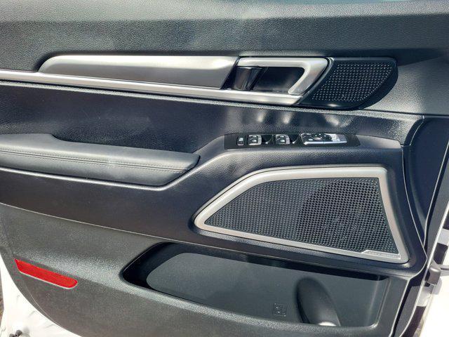 Photo of 2022 Glacial White Pearl Kia Telluride