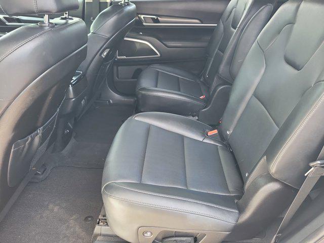 Photo of 2022 Glacial White Pearl Kia Telluride