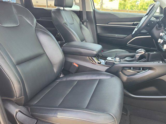 Photo of 2022 Glacial White Pearl Kia Telluride