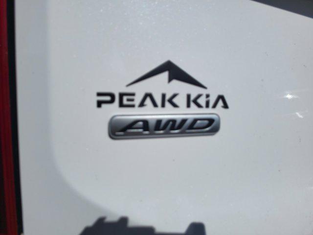 Photo of 2022 Glacial White Pearl Kia Telluride