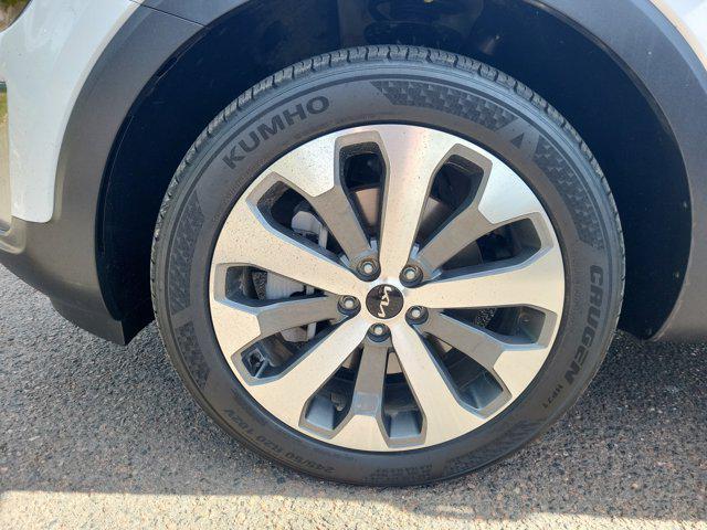 Photo of 2022 Glacial White Pearl Kia Telluride