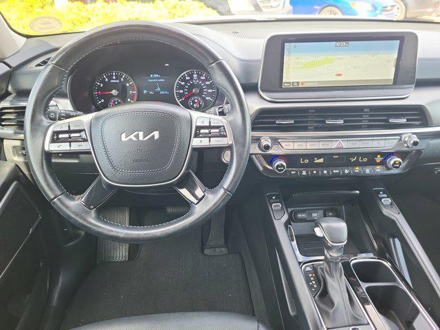 Photo of 2022 Glacial White Pearl Kia Telluride