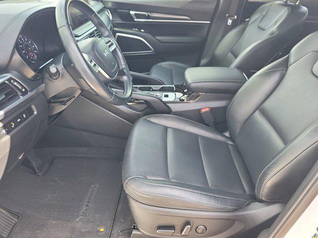 Photo of 2022 Glacial White Pearl Kia Telluride