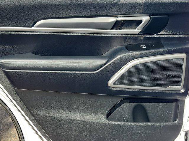 Photo of 2022 Glacial White Pearl Kia Telluride