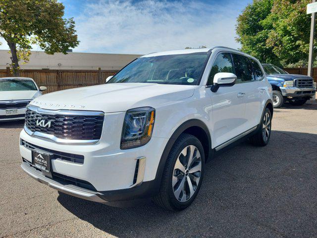Photo of 2022 Glacial White Pearl Kia Telluride