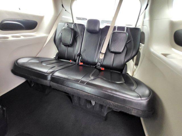 Photo of 2022 Bright White Clearcoat Chrysler Pacifica