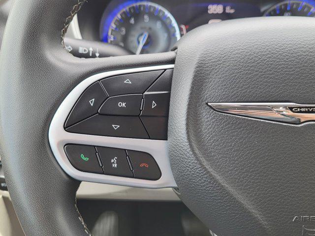 Photo of 2022 Bright White Clearcoat Chrysler Pacifica
