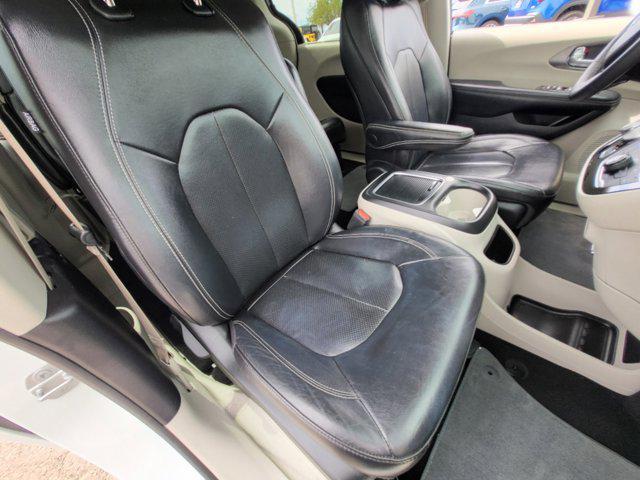Photo of 2022 Bright White Clearcoat Chrysler Pacifica