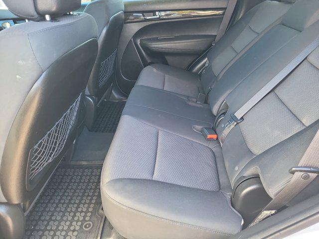 Photo of 2012 Bright Silver Kia Sorento