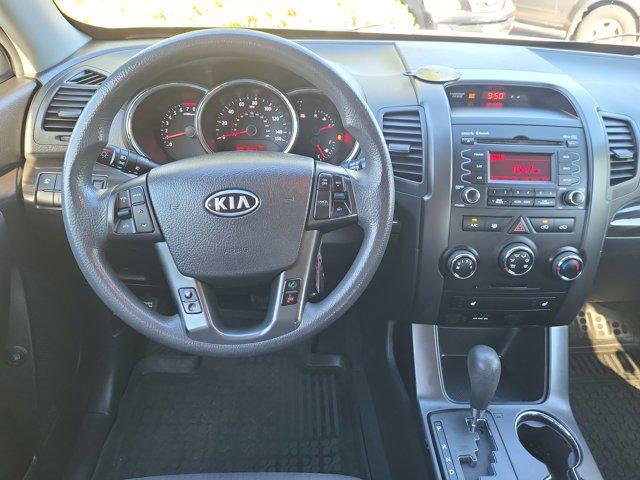 Photo of 2012 Bright Silver Kia Sorento