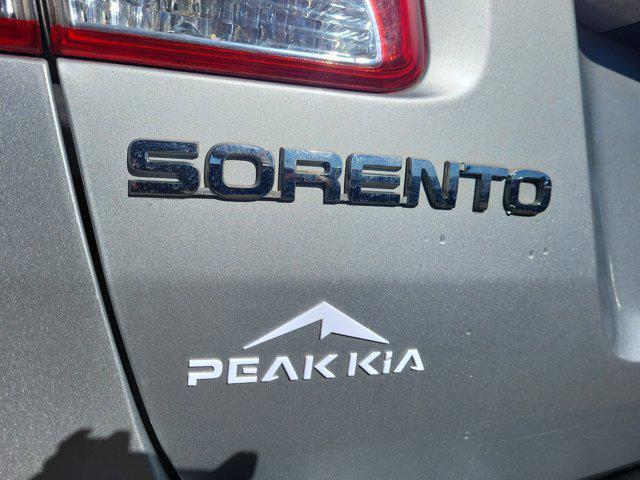 Photo of 2012 Bright Silver Kia Sorento