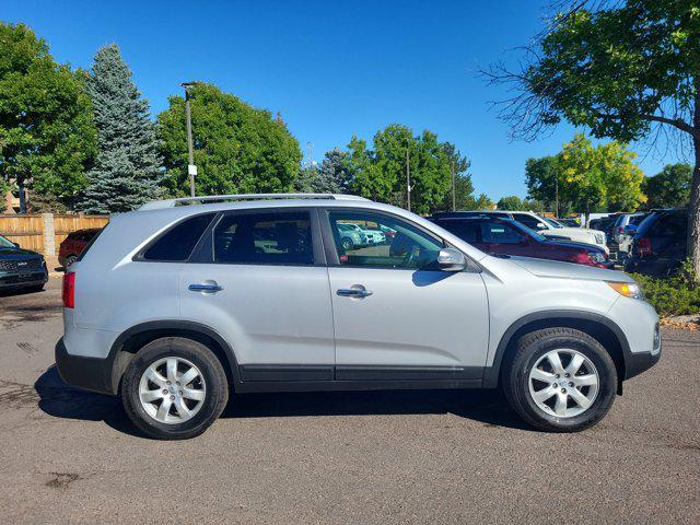 Photo of 2012 Bright Silver Kia Sorento