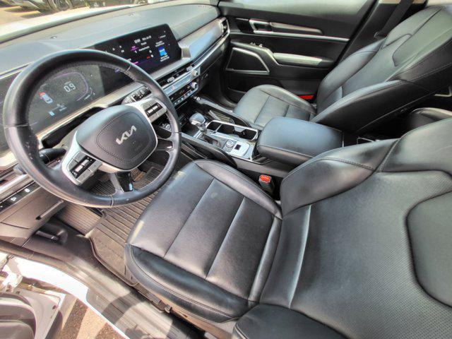 Photo of 2023 Glacial White Pearl Kia Telluride
