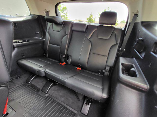 Photo of 2023 Glacial White Pearl Kia Telluride