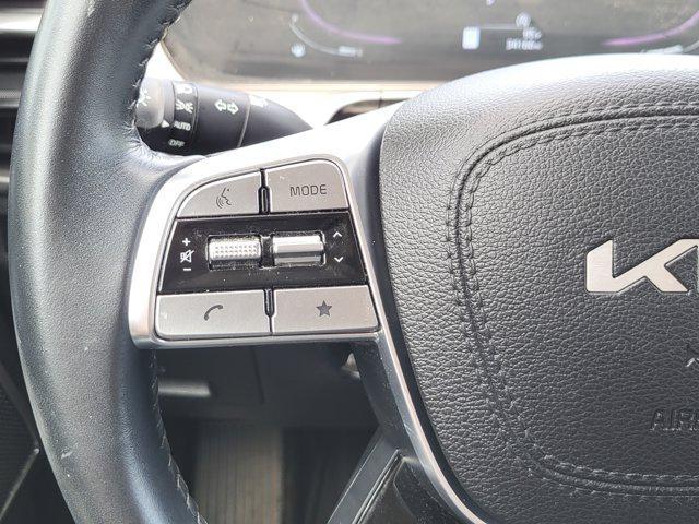 Photo of 2023 Glacial White Pearl Kia Telluride