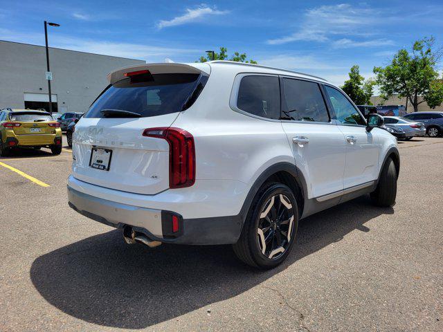 Photo of 2023 Glacial White Pearl Kia Telluride