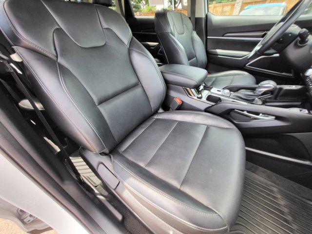Photo of 2023 Glacial White Pearl Kia Telluride