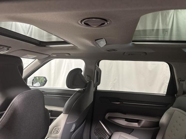 Photo of 2026 Glacial White Pearl Kia EV9
