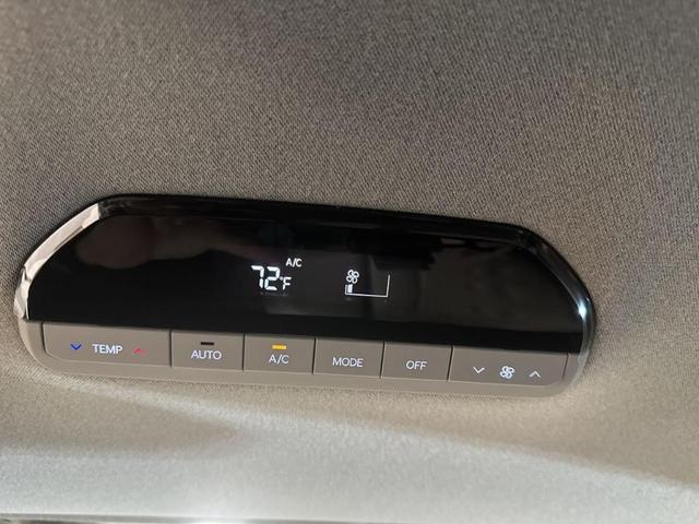 Photo of 2026 Glacial White Pearl Kia EV9