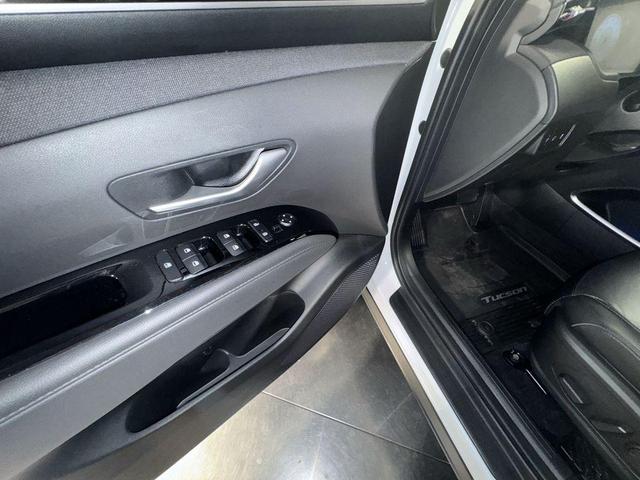 Photo of 2022 Quartz White Hyundai TUCSON