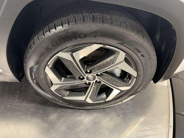 Photo of 2022 Quartz White Hyundai TUCSON