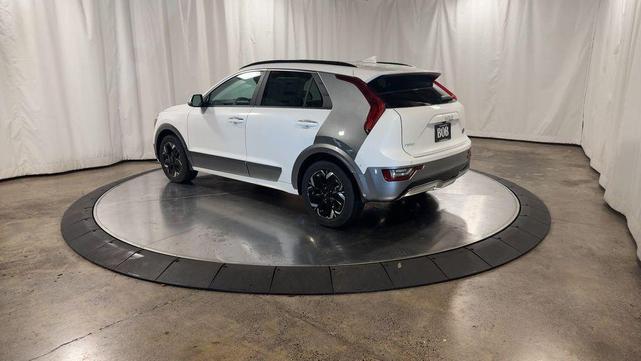 Photo of 2025 Snow White Pearl Kia Niro EV
